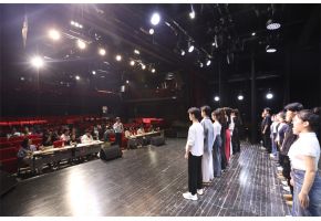正在播放美女插吧高三年级表演专业举行阶段考试